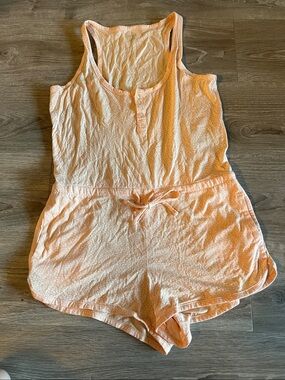 Love by GAP orangey-Peach Polka Dot racer back drawstring Romper. XS small